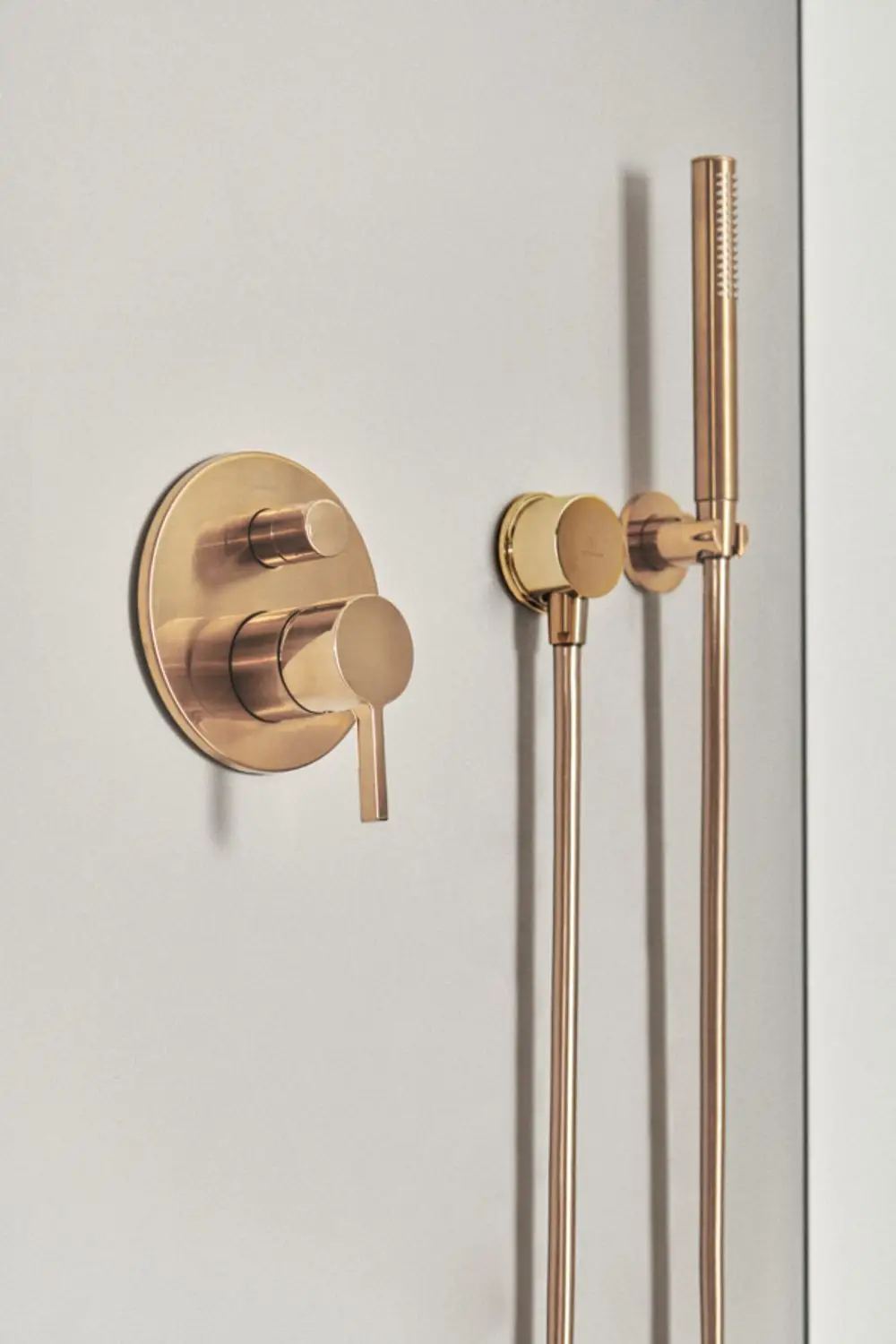 IS-Wandhalter-Idealrain-Atelier-f-HB-u-Brauseschlauch-G1-2-Brushed-Gold-BC807A2 gallery number 7